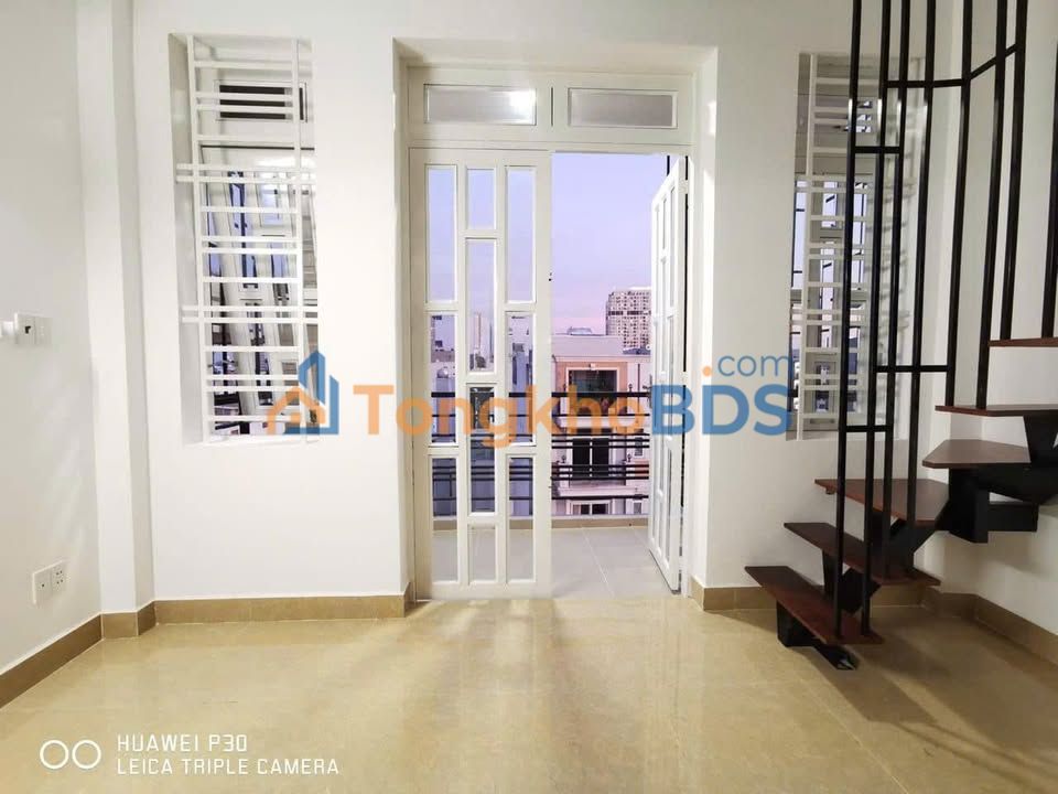 Cho thuê Duplex Quận 7, Ban công rộng, Nội thất đủ - 5.2 triệu/tháng