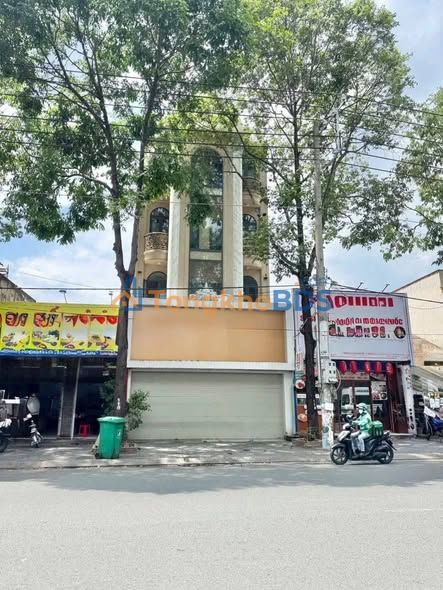 Cho thuê nhà mặt tiền 30/4, Thủ Dầu Một - 700m², 100 triệu/tháng