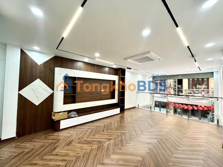 Nhà 7 Tầng Thang Máy Tân Mai, Hoàng Mai - 52m² Ô Tô Tránh, 100m Ra Hồ