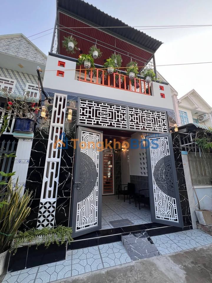 Nhà 92m² Ngã 3 Tân Kim - Sổ Hồng Riêng, Giá 2.65 Tỷ