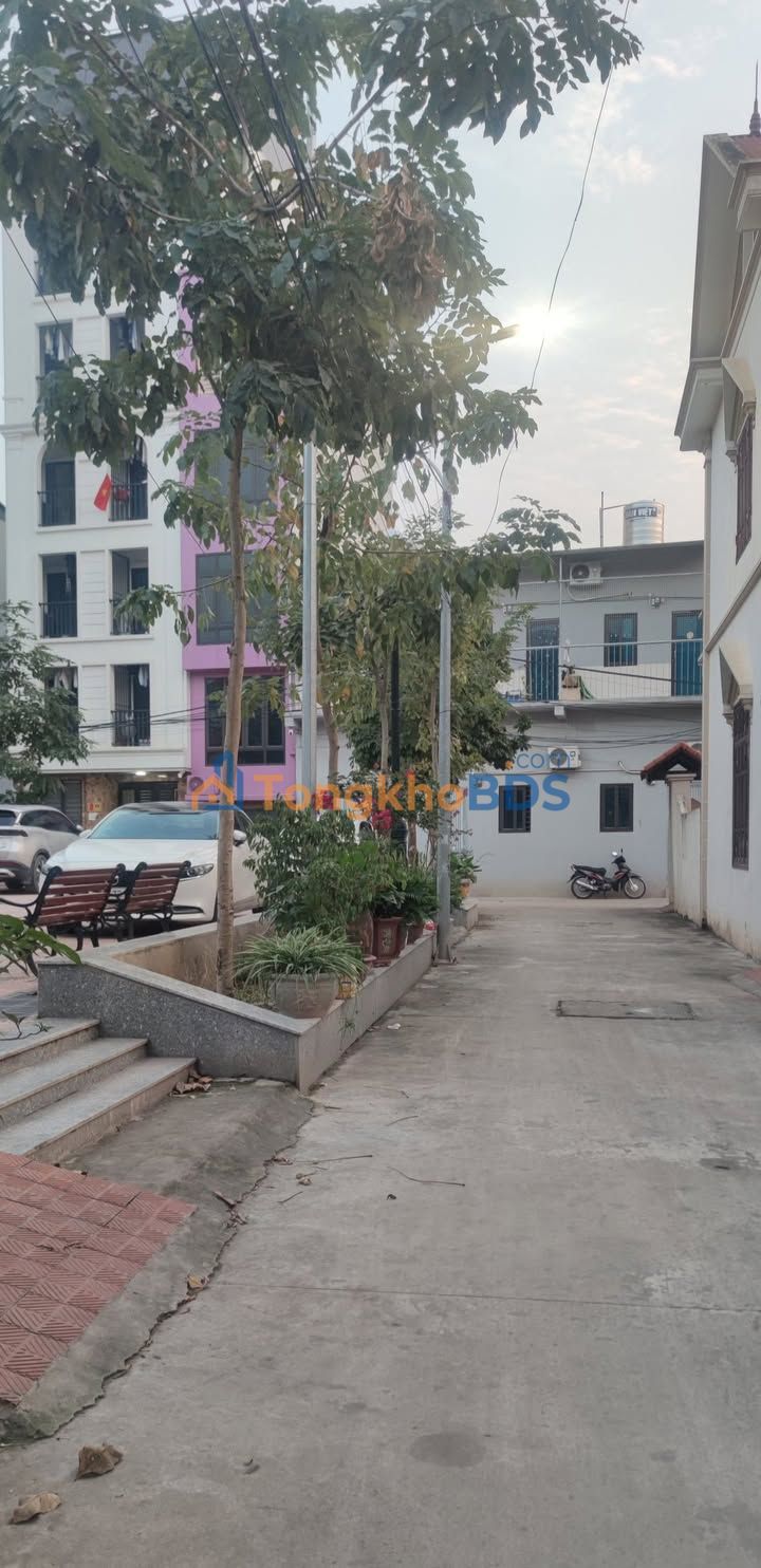 Nhà 35m² Kinh Doanh - Ô Tô Đỗ Cổng - Full Nội Thất - Long Biên