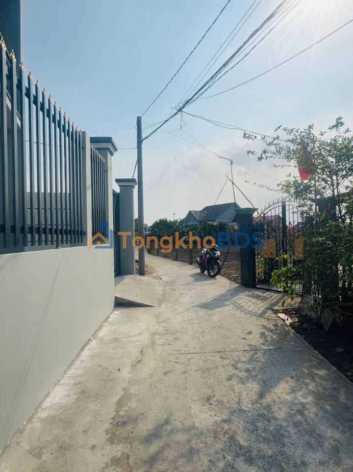 Nhà 1 Trệt 1 Lầu Cần Giuộc - 162m² Thổ Cư SHR Giá 1.8 Tỷ