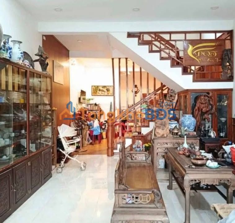 Nhà 90m² Hướng Nam Đường Đoàn Thị Điểm - 3 Tỷ 250 Có Sân Ô Tô, Gỗ Xịn