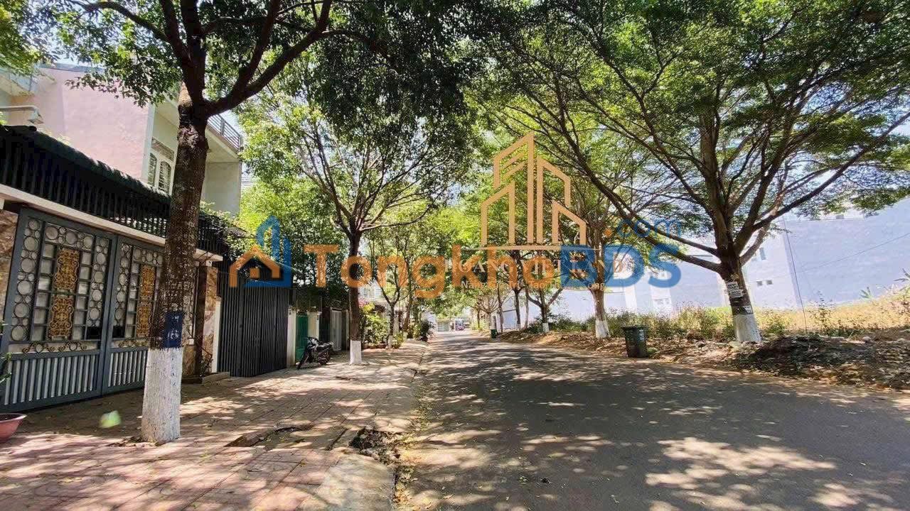 Bán Gấp 2 Lô Liền Kề Mặt Tiền Tôn Thất Tùng, BMT - 179m² Thổ Cư 100%