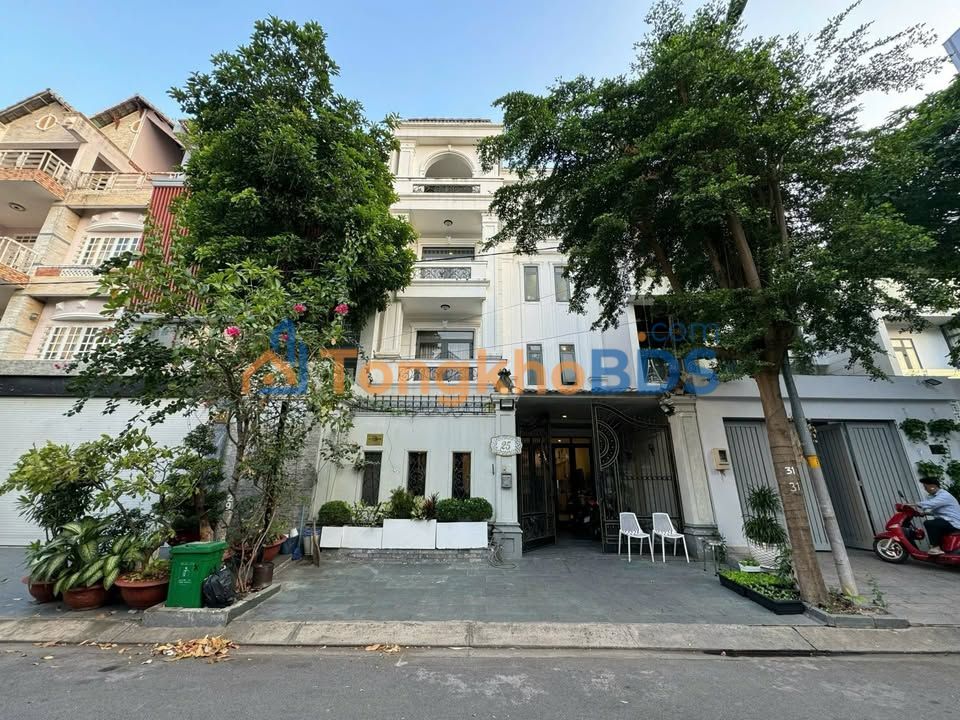 Biệt thự liền kề Phú Mỹ Hưng Q7 - 148m², 4 tầng, thang máy - Giá tốt!