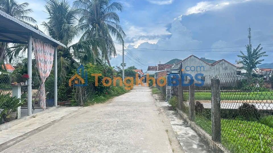 Đất thổ cư Vạn Ninh 273m² - Sổ hồng sẵn, giá 1.6 tỷ, tách 2 lô