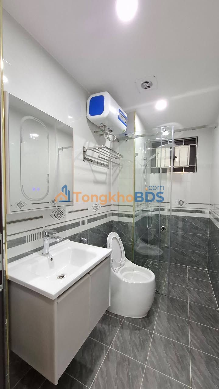 Nhà Thang Máy 42m² - 6 Tầng - Cách Phố Thanh Nhàn 1 Nhà - 15.X Tỷ