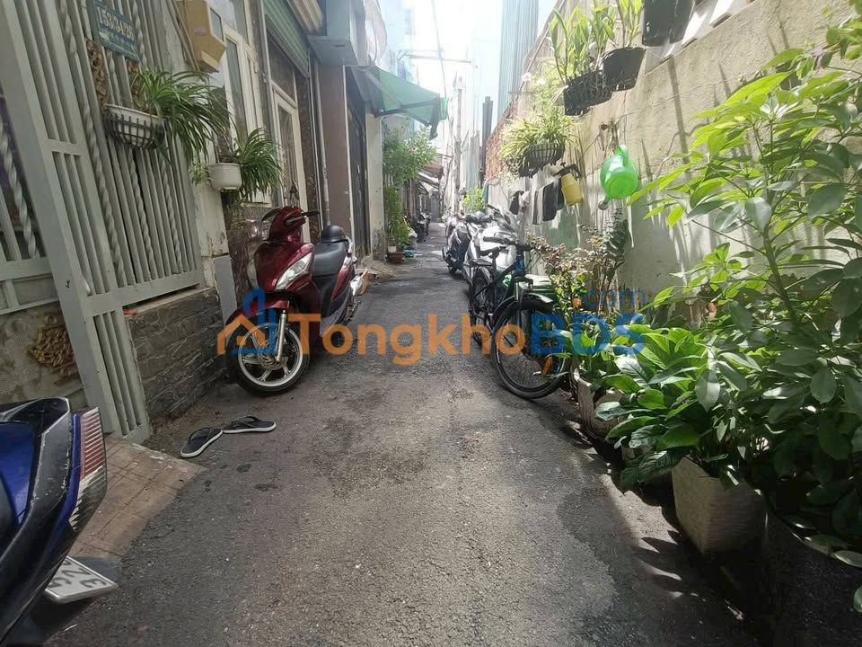 Nhà 32m² Gò Vấp - 2PN, Hẻm Xe Hơi, Gần CV Làng Hoa - 4.35 Tỷ