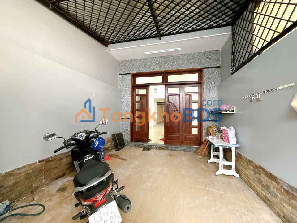 Nhà nguyên căn Trần Tấn Tân Phú 132m² 20 triệu - Ô tô vào tận nhà