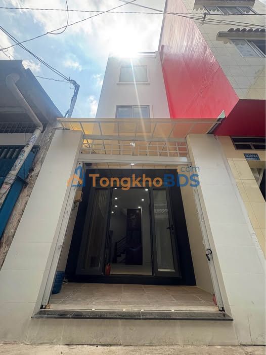 Nhà 30m² Trần Hưng Đạo, Quận 5 - 5.88 Tỷ - Sổ Hồng Đủ, Sẵn Sàng Về Ở