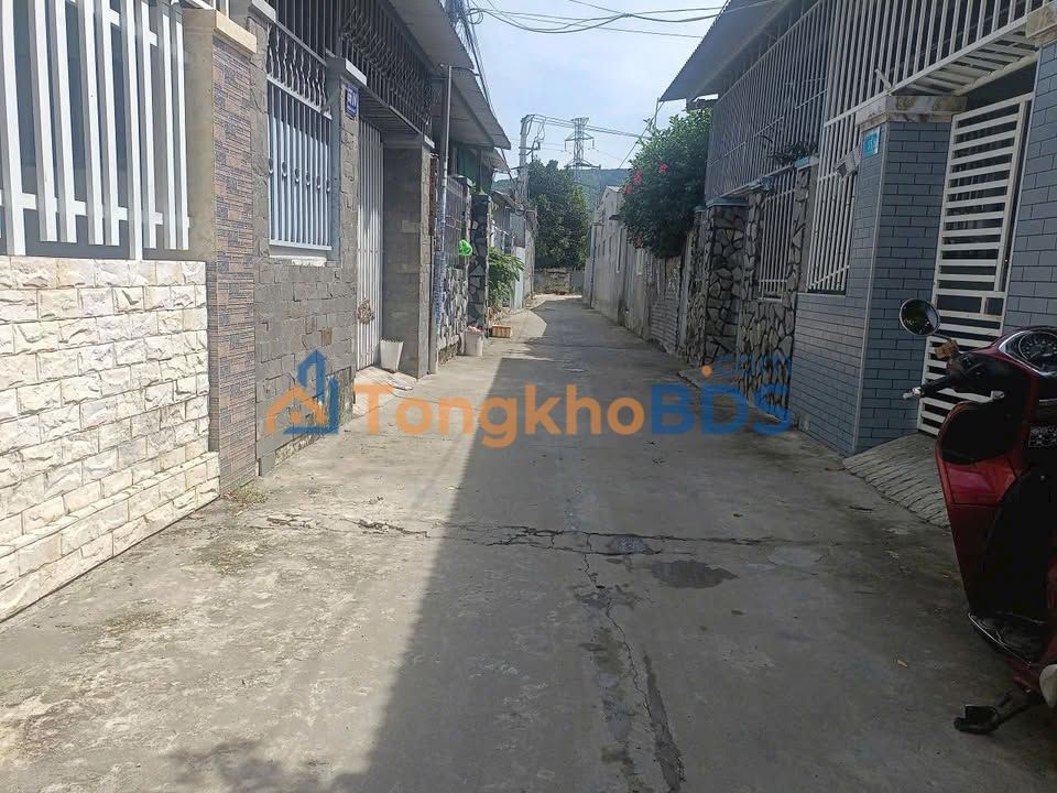 Nhà nguyên căn Phước Long 100m² 5 triệu - Ô tô vào tận nhà