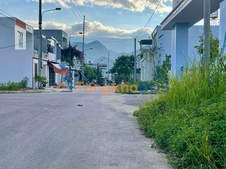 Đất nền Trần Khát Trân Lai Châu 105m² giá 1 tỷ - Sổ hồng rõ ràng