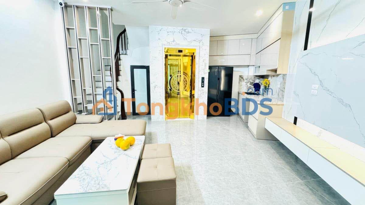 Nhà 41m² Hai Bà Trưng, Có Thang Máy, 5 Phút Đến Phố Cổ - Giá 13.6 Tỷ