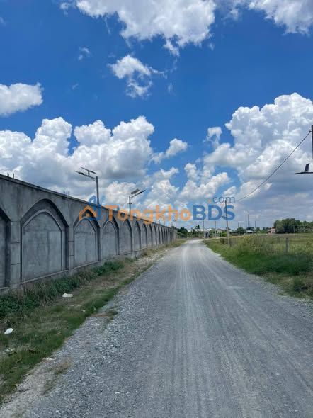 Đất nền 4200m² Đức Hòa, Long An - Sổ hồng sẵn, giá 14.9 tỷ - Đầu tư sinh lời!