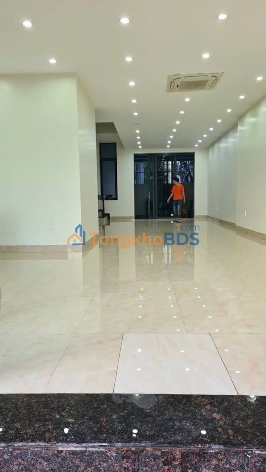 Cho thuê Shophouse MonBay Hạ Long 180m² - Kinh doanh sầm uất