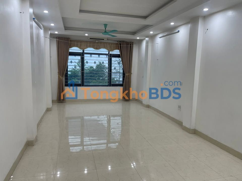 Cho thuê tầng 3 mặt phố Hà Đông, 40m² - Kinh doanh/Văn phòng/Ở
