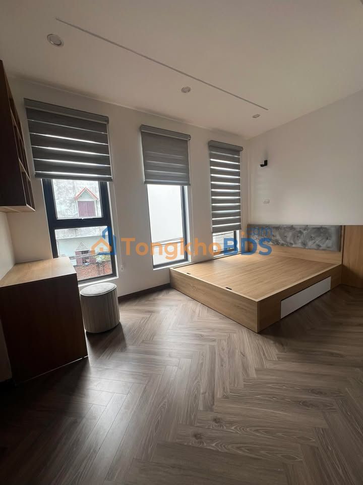 Nhà Ngọc Lâm 90m² 4 tầng - Ô tô đỗ cửa, view công viên - 15 tỷ