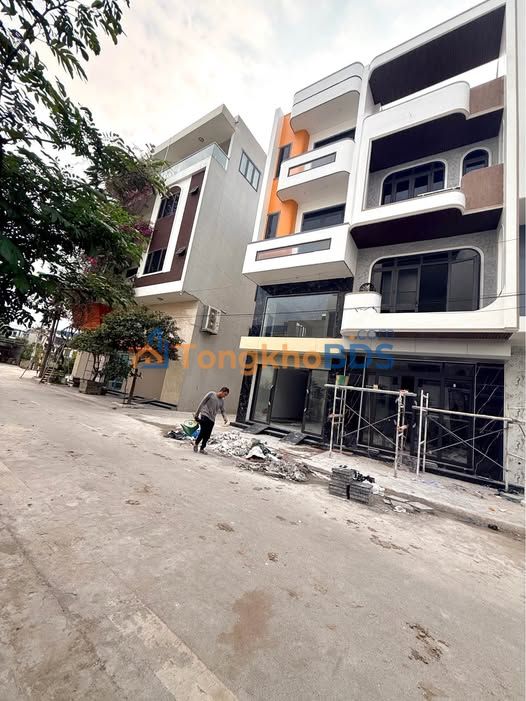 Nhà 4 Tầng Mặt Đường Hùng Vương, Nam Định - 58m², 4.95 Tỷ