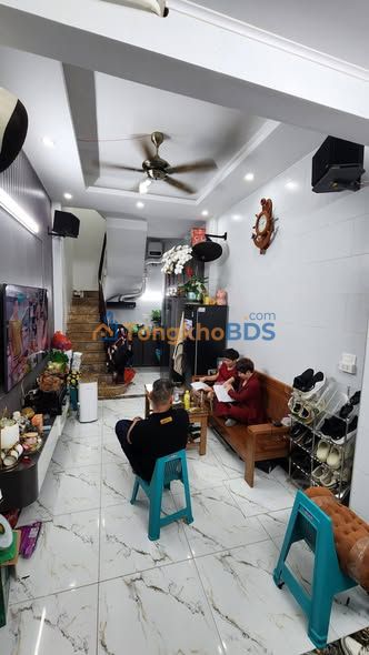 Nhà Phố Đống Đa 27m², 4 Tầng + Tum, Sổ CCGD Giá 6.X Tỷ