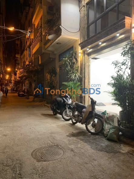 Nhà Phân Lô Trần Quốc Hoàn 45m² - 7 Tầng + Tum, Ô Tô Vào Nhà