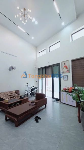 Nhà Góc 75m2 Hoàng Quốc Việt - 4.25 Tỷ, Ô tô vào nhà