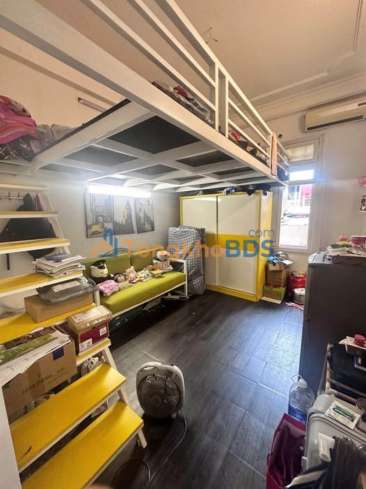 Cho thuê căn hộ 25m² mặt phố Đê La Thành, Ba Đình - Full nội thất, ô tô đỗ cửa