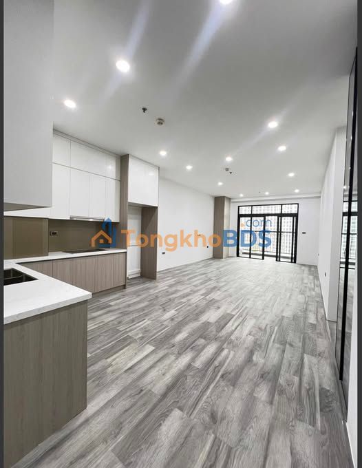 Cho thuê căn hộ Royal City 124m² 3PN - Nội thất cơ bản, ban công rộng