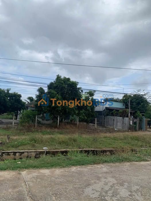 Bán đất 300m² mặt kênh thoáng mát, P. Đô Vinh, Phan Rang - Giá 900 triệu