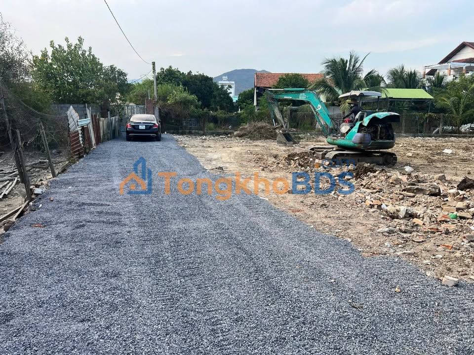 Bán Đất Vạn Thạnh, Nha Trang 1056m² - Mặt Tiền Rộng, Giá Tốt