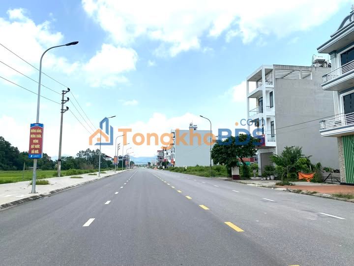 Nhà Mặt Tiền Kinh Doanh Trần Danh Tuyên, Bắc Giang 96m² - Giá 5.3 Tỷ