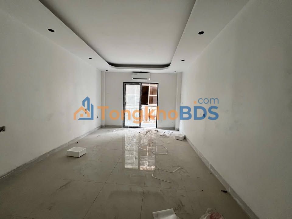 Nhà Ngõ Nông Hai Bà Trưng - 40m² 5 Tầng, Thang Máy, Oto Đỗ Cửa - 13.5 Tỷ