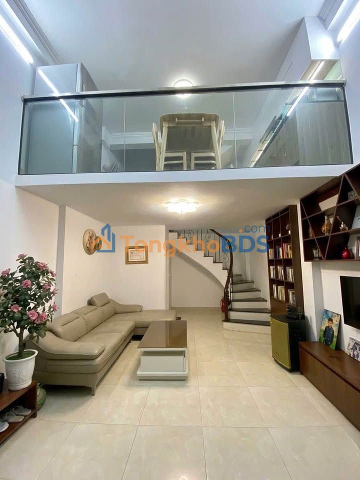 Nhà Phố 31m² Kinh Doanh Mặt Ngõ Đội Cấn, Ba Đình - 8.X Tỷ