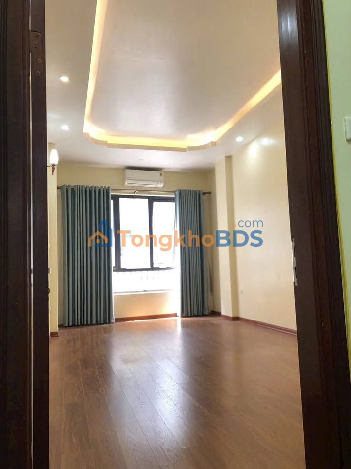 Cho thuê nhà 5 tầng 200m² Nguyễn Khang, Cầu Giấy - Sẵn ở, ô tô đỗ cửa