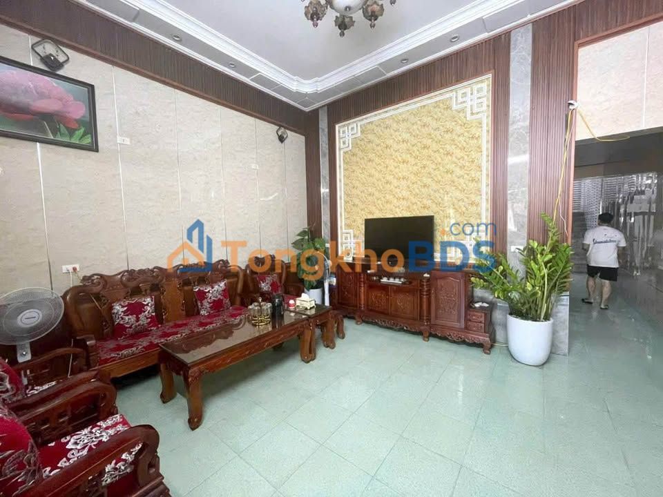 Nhà 2 Tầng Trần Đăng Dinh, TP Vinh - 99m², 4PN, Sổ Hồng Vuông Vắn