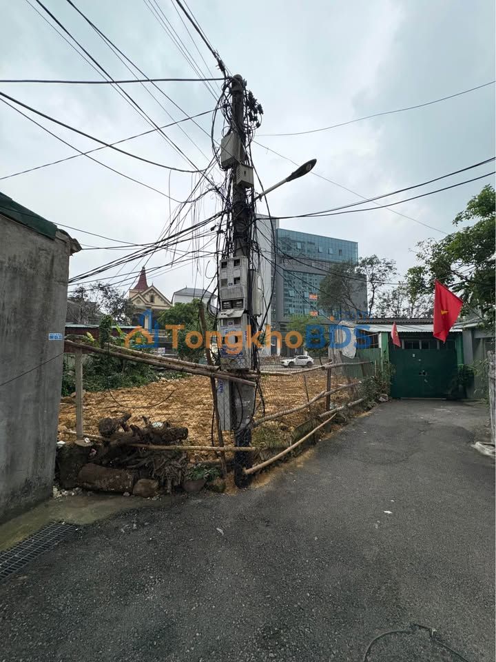 Cho thuê đất trống 218.5m² mặt tiền Nguyễn Cảnh Toàn, TP Vinh - Kinh doanh đắc lợi