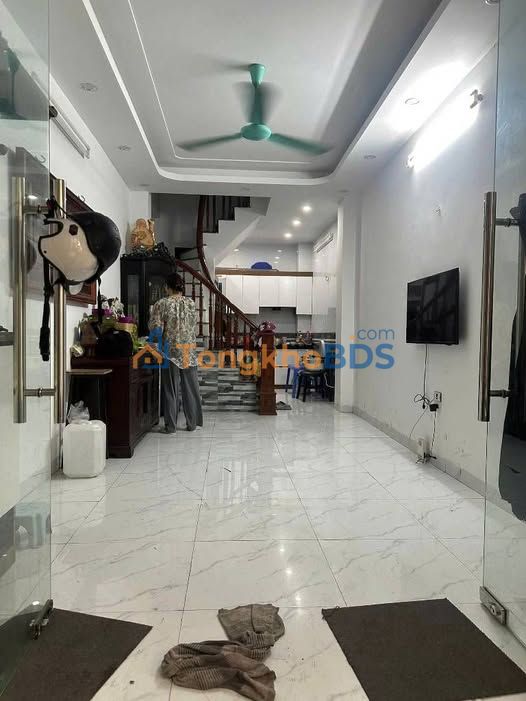 Nhà Mặt Phố Khâm Thiên 30.5m² - Kinh Doanh Sầm Uất, Giá 9.35 Tỷ