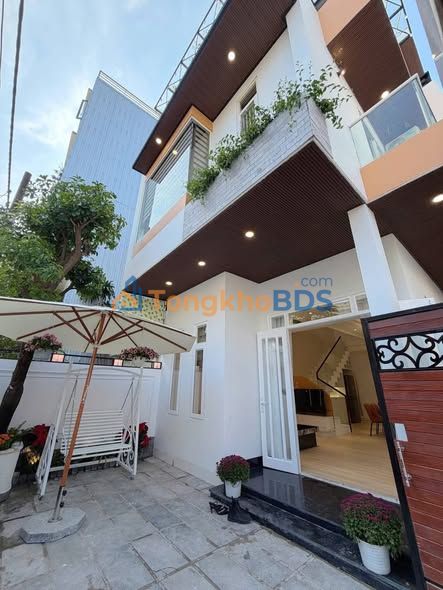 Nhà 3 Tầng 3 Mê 108m² Đà Nẵng - Sân Vườn Rộng, Đậu Oto, 9.3 Tỷ