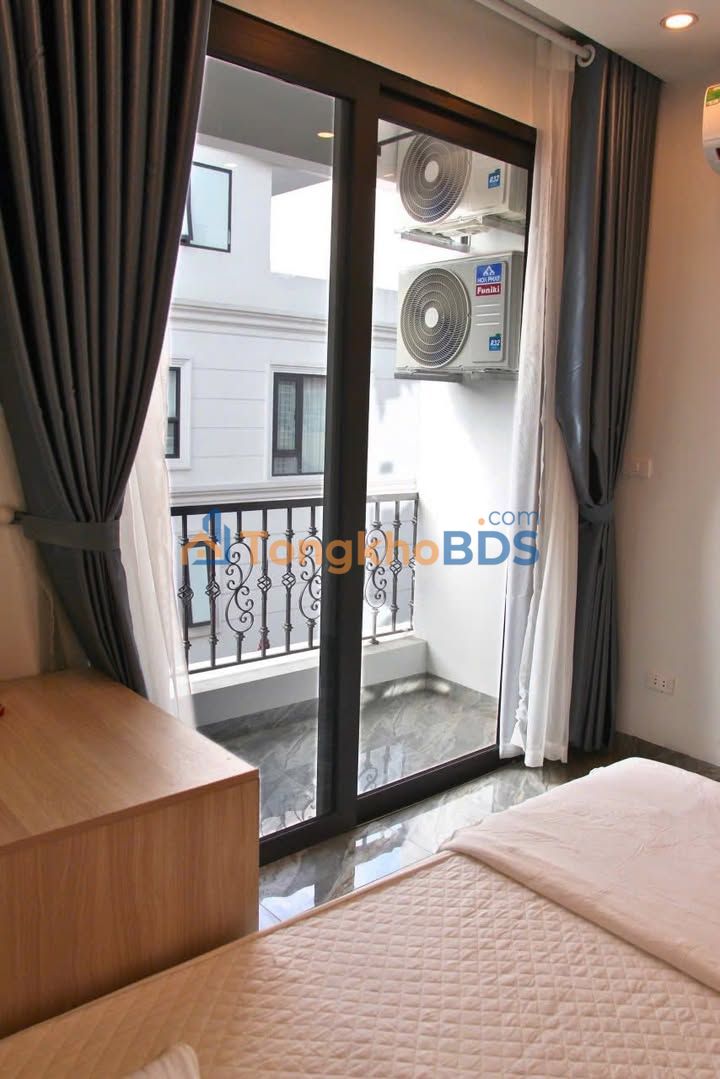 Cho thuê căn hộ 1N1K 46m² tầng 6, Ngõ 81 Trung Kính, Cầu Giấy - Sẵn Sàng Ở Ngay!