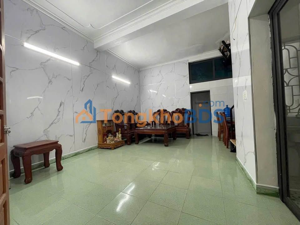 Nhà 2 Tầng 34.5m² Phố Văn Cao - Sổ Đỏ Riêng, Giá Tốt 1.98 Tỷ