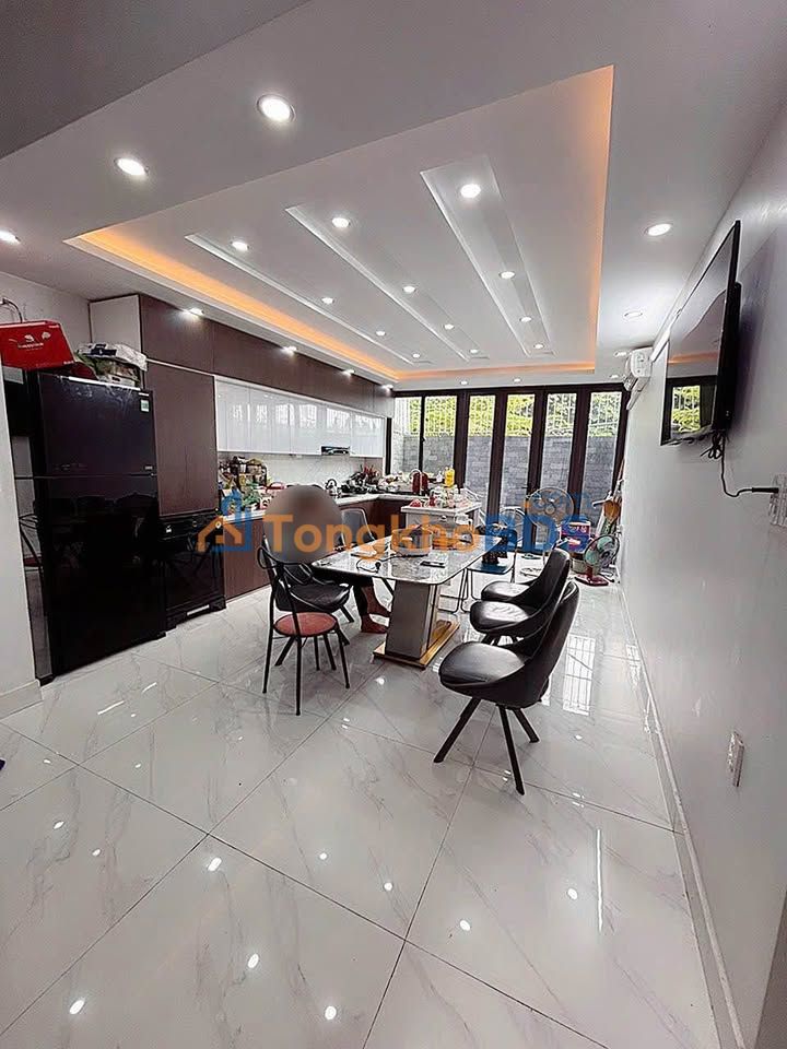 Nhà Mặt Tiền Lê Hồng Phong 81m², 5 Tầng Thang Máy, Hướng Đông - Kinh Doanh Đắc Lợi