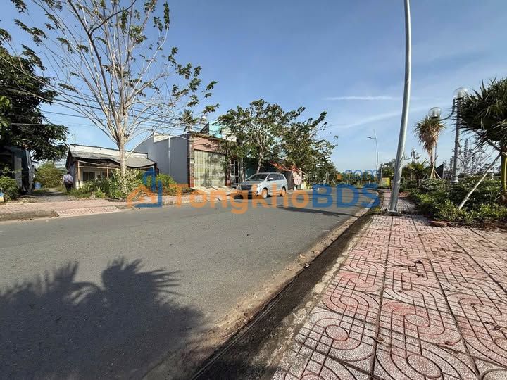 Đất Nền Mặt Tiền Bờ Kè Hoàng Hoa Thám, Vĩnh Long - 146m² View Sông Đẹp