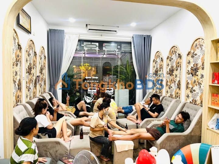 Cho thuê nhà 3 tầng mặt tiền Nguyễn Thị Minh Khai, Nha Trang - 100m², 5PN, Giá 35 Triệu