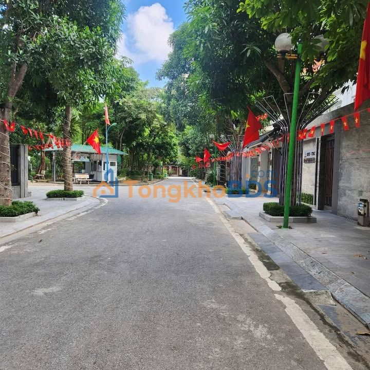 Biệt thự sân vườn Tây Nam Linh Đàm 220m² - View vườn hoa, 4 tầng full nội thất