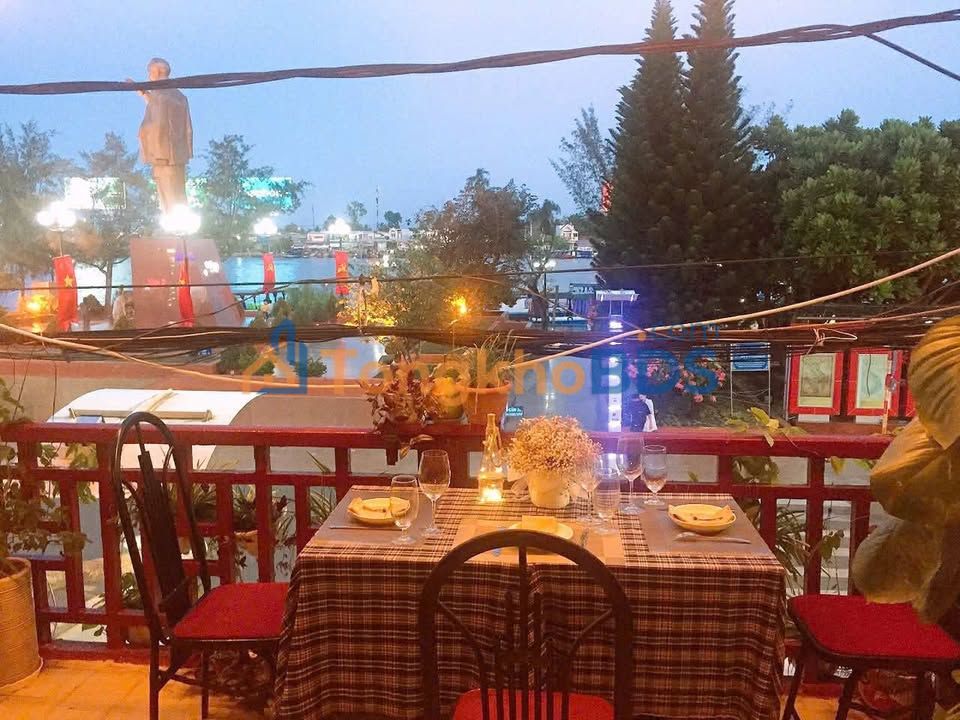 Mặt Tiền Bến Ninh Kiều - Nhà Hàng Sẵn Sàng 80m² Giá 33 Triệu