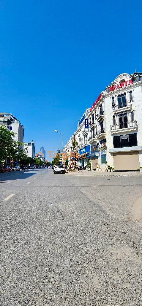 Nhà Mặt Phố Trâu Quỳ Gia Lâm 105m² - Kinh Doanh Sầm Uất, Ô Tô Tránh