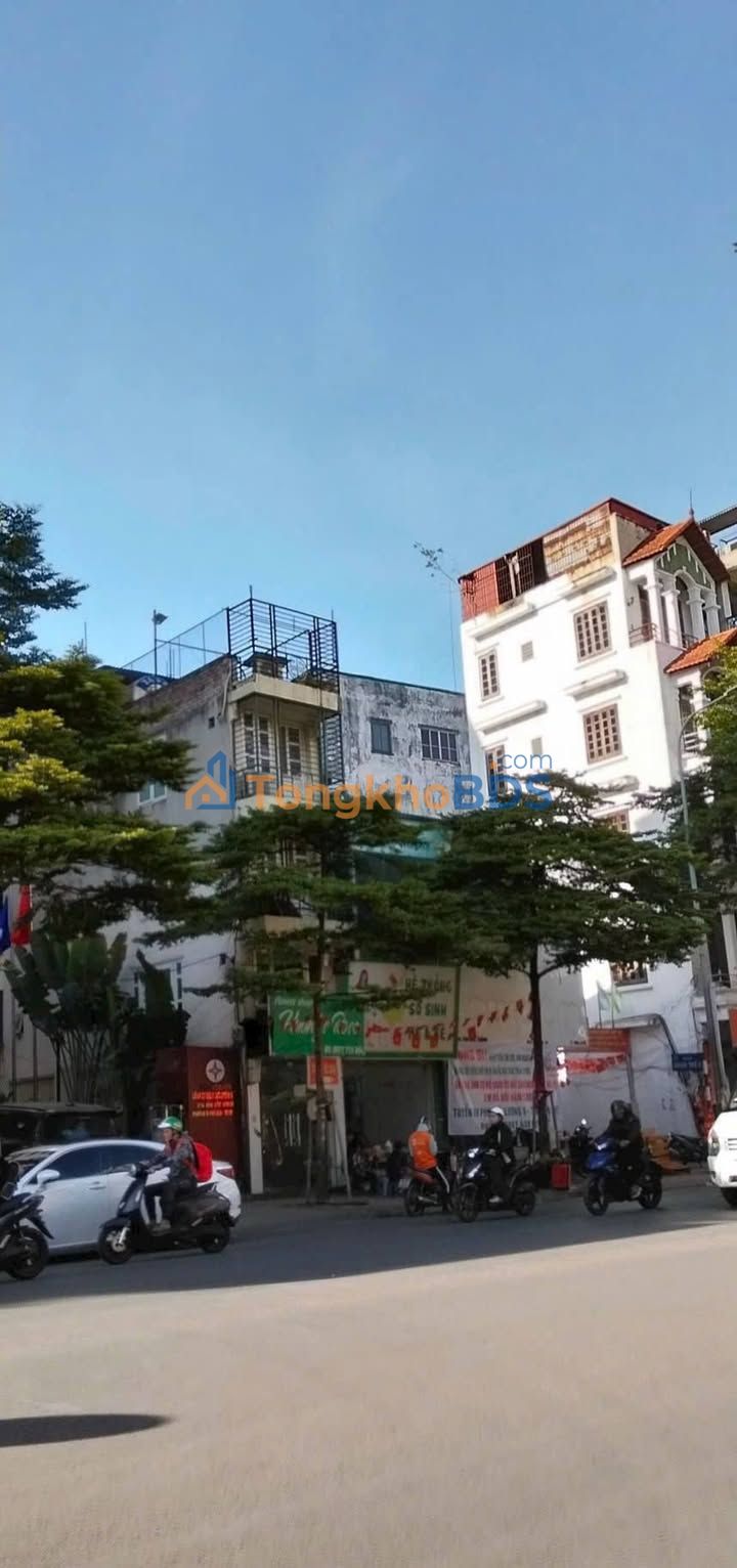 Tập thể Tôn Đức Thắng - Căn góc 80m² phong cách xưa, view phố cổ