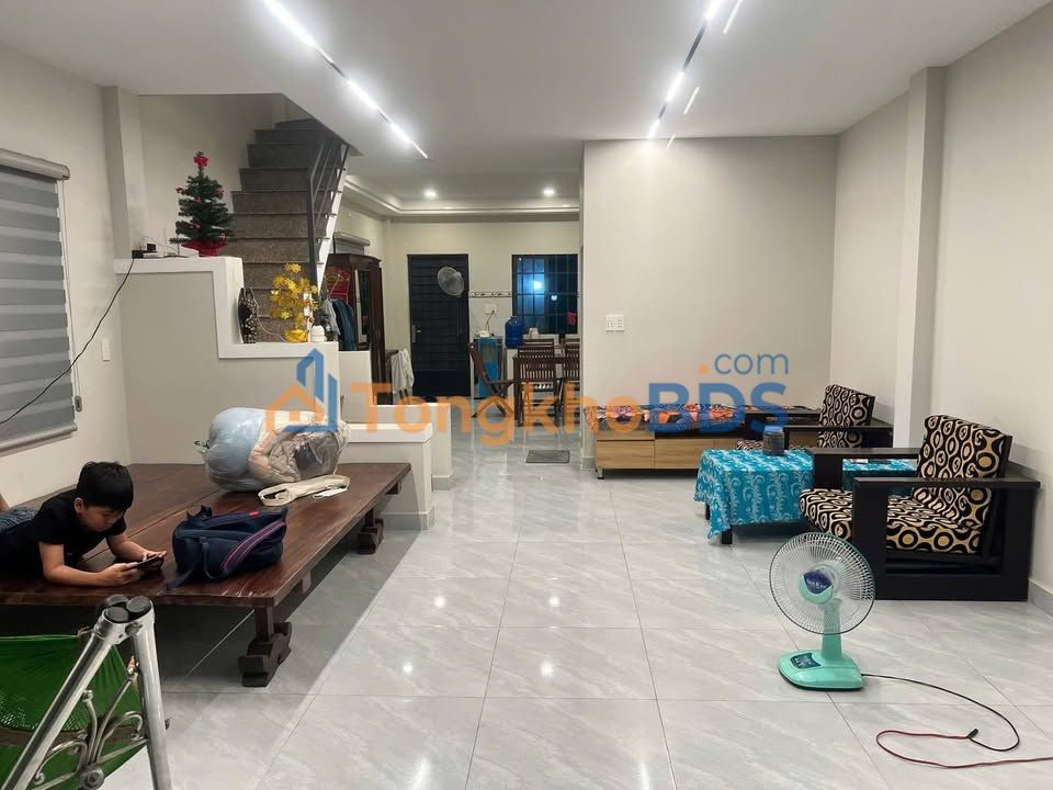 Nhà Mặt Tiền Kinh Doanh Hóc Môn - 110m² Full Nội Thất