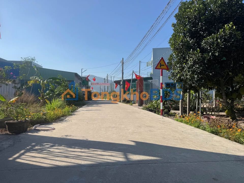 Mặt Tiền Đường Bê Tông Tân Thành, TP.HCM - 150m² Giá 950 Triệu