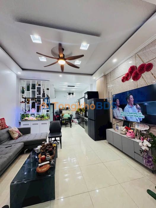 Nhà 40.5m² 3 tầng hướng Tây, Văn Cao, Hải Phòng - Giá 2.95 tỷ
