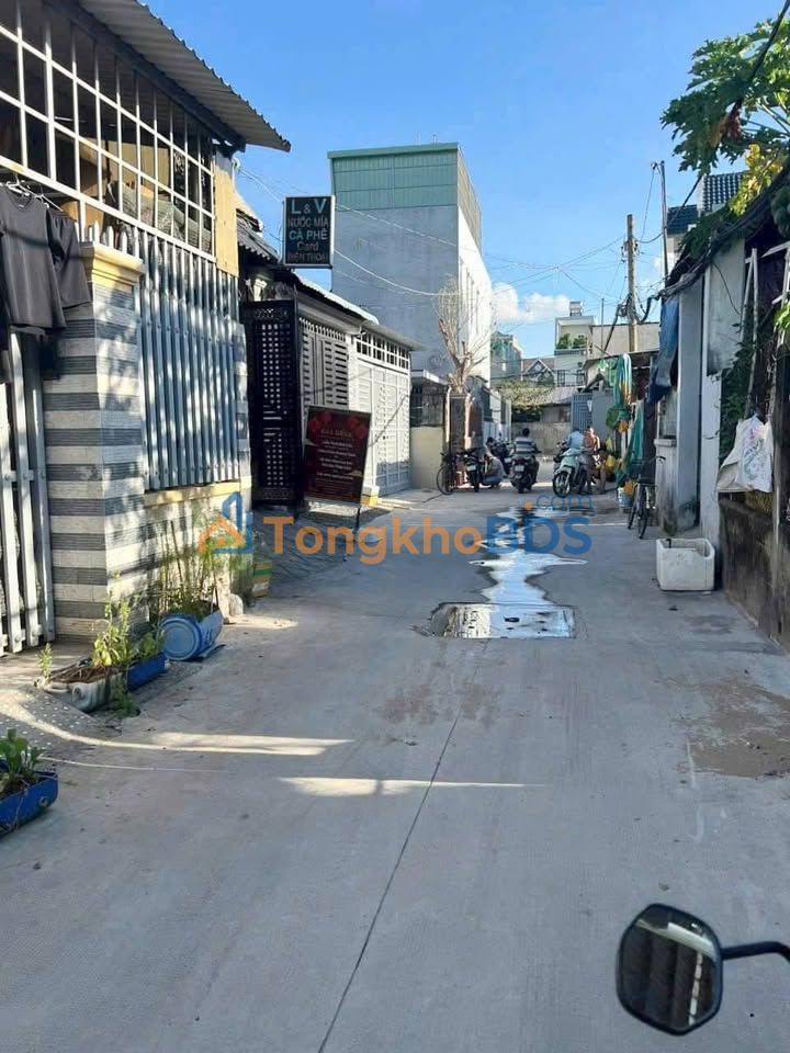 Nhà Nguyên Căn Hóc Môn 120m² Giá 5 Triệu - Sân Đậu Ô Tô, Hẻm Thông Thoáng